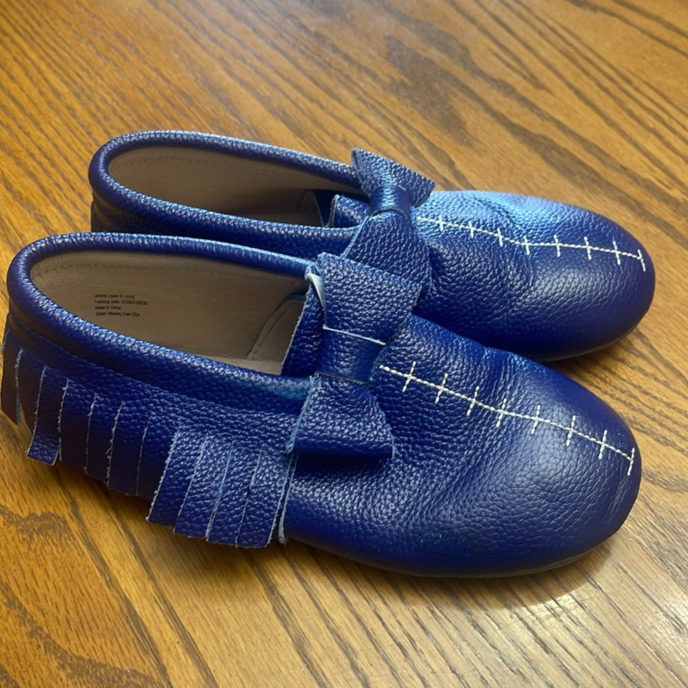 Monkey Feet size 7 - 8Y. Blue. Used but great condition!